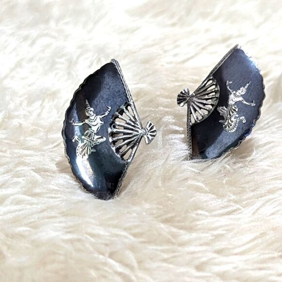 Vintage 30's-40's Sterling Silver Niello Dancer Screw Back Earrings Fan Shaped - Picture 2 of 8